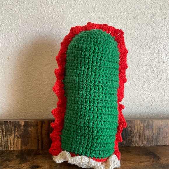 Handcrafted Crochet Virgin Mary Doll - Red and Green - Picture 4 of 4